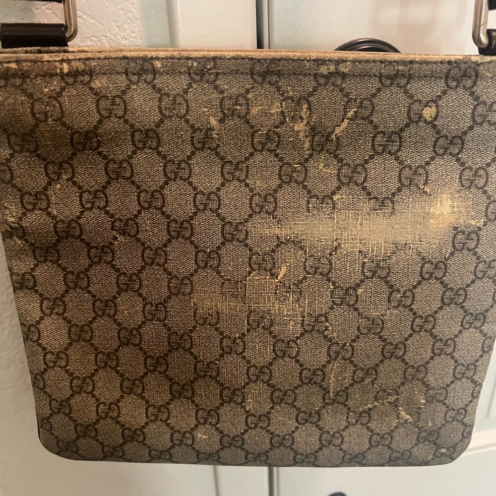 Authentic Gucci - Picture 6 of 10